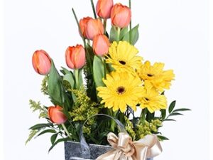 Arreglo floral de tulipanes y gerbera